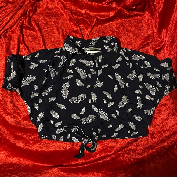Urban Outfitters collared cropped button up - Picture 1 of 3